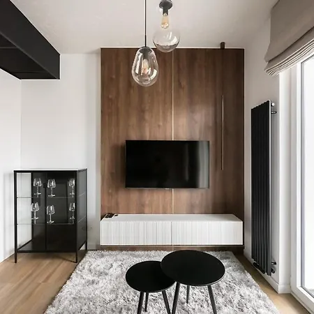 New Comfort 205 By Bookinghost *